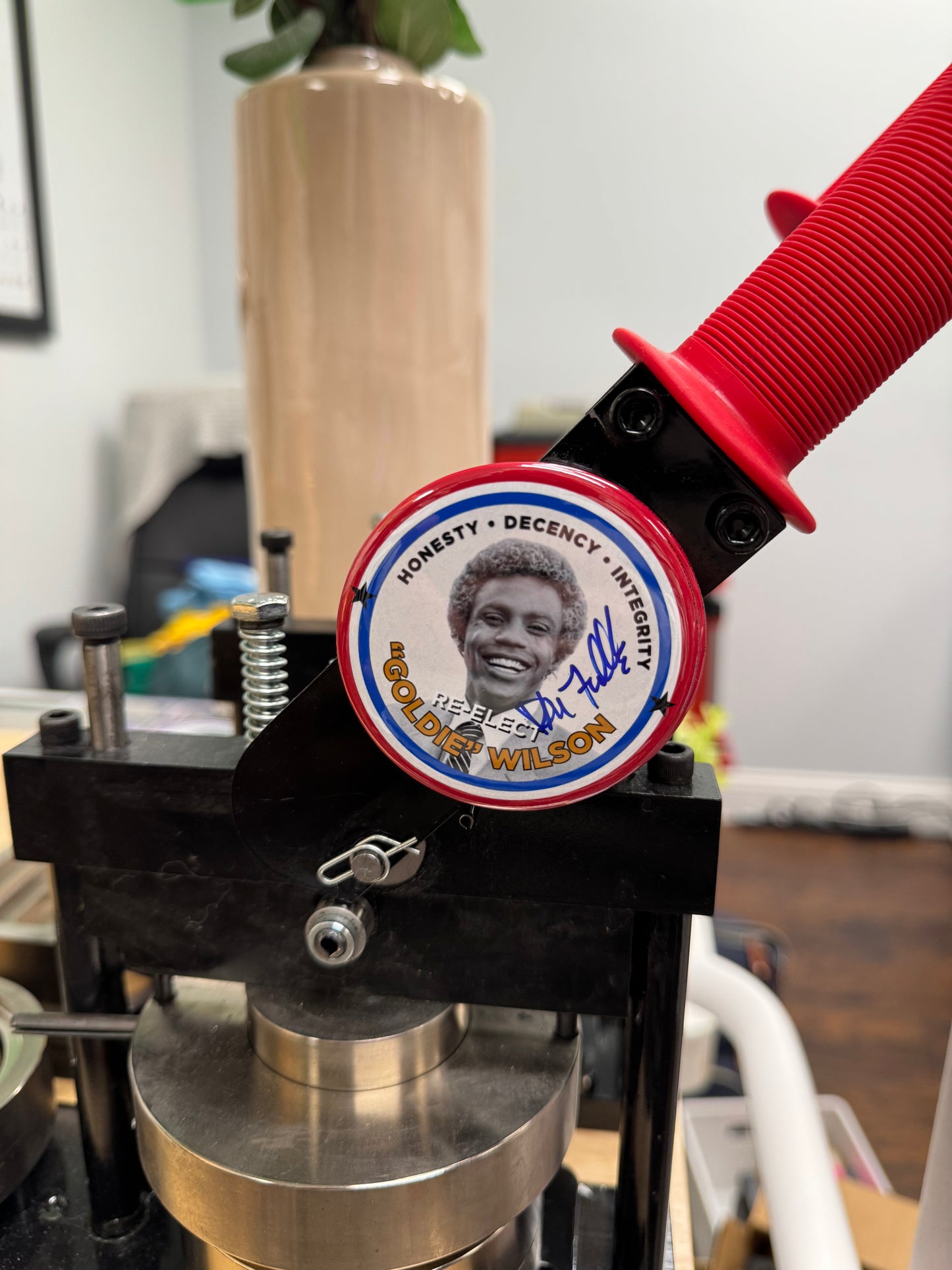 Goldie Wilson Autographed Magnet – Limited Edition Collectible (Donald Fullilove)